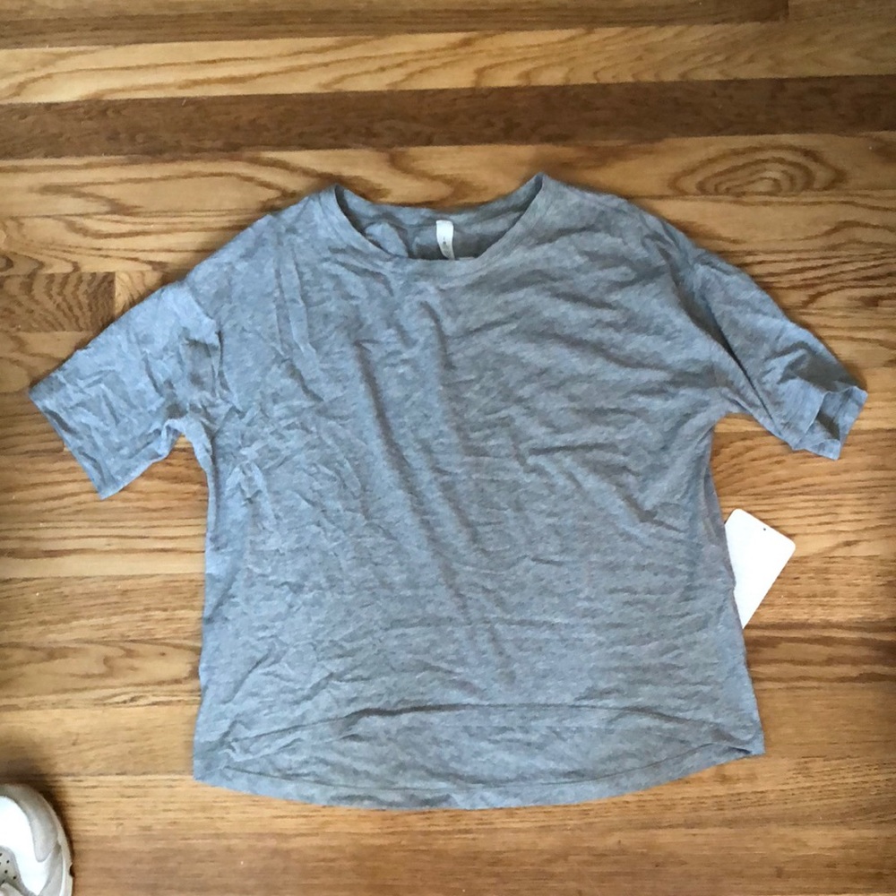 Lululemon gray shirt
